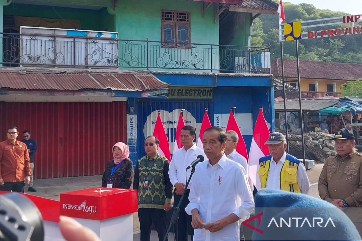 Jokowi meresmikan lima ruas Inpres Jalan Daerah di NTB