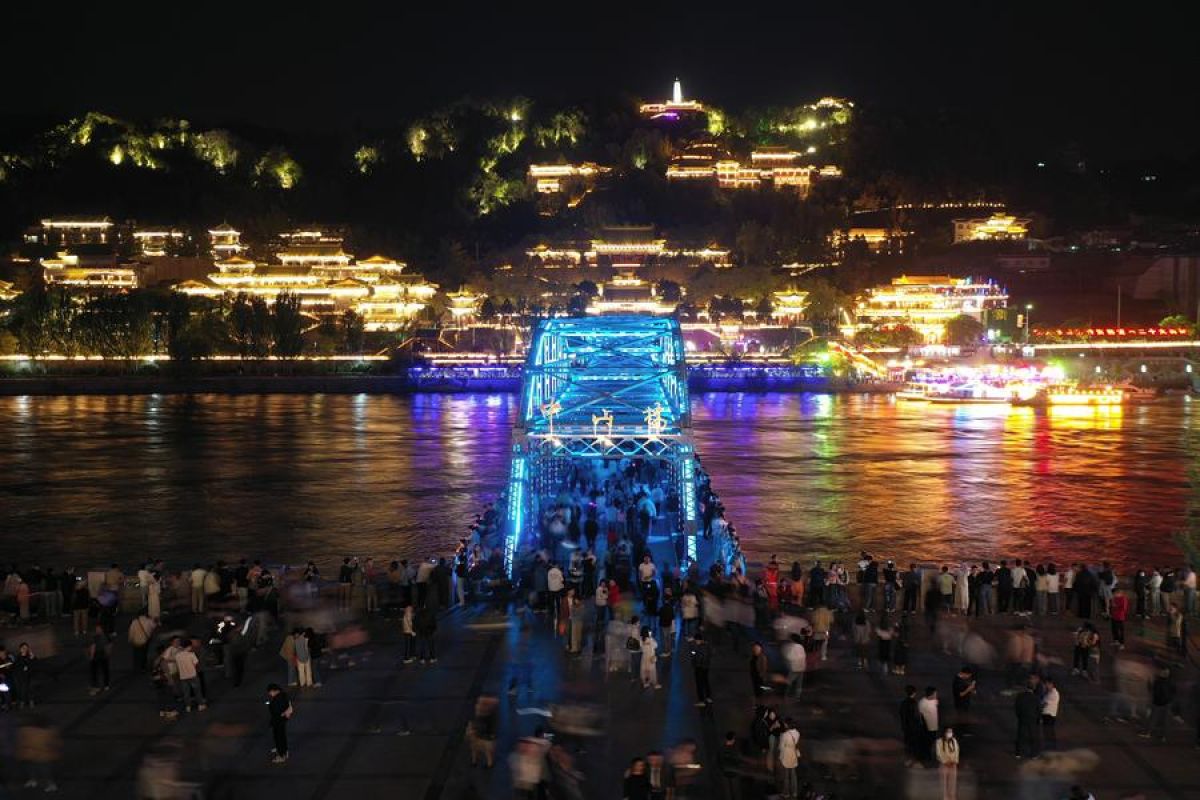 Atraksi malam hari perkuat pariwisata dan konsumsi di Lanzhou, China