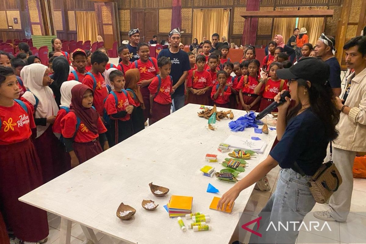 Kemendikbudristek edukasi  jalur rempah ke siswa SMP di Wakatobi