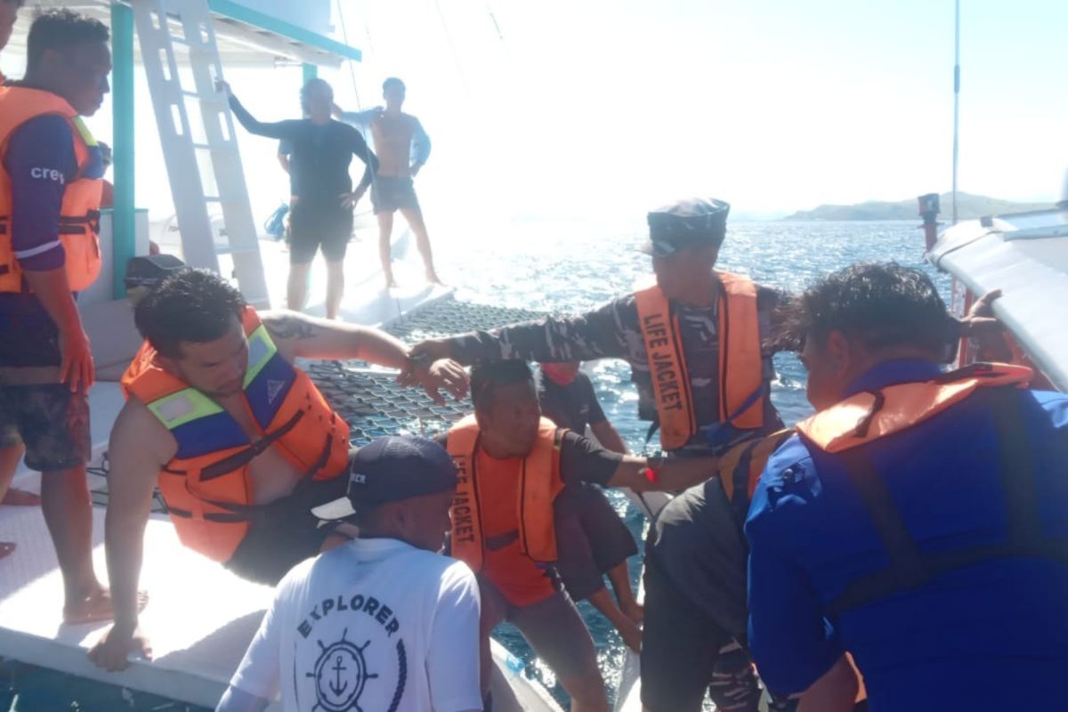 Satu kapal wisata bermuatan 33 penumpang terbakar di Labuan Bajo