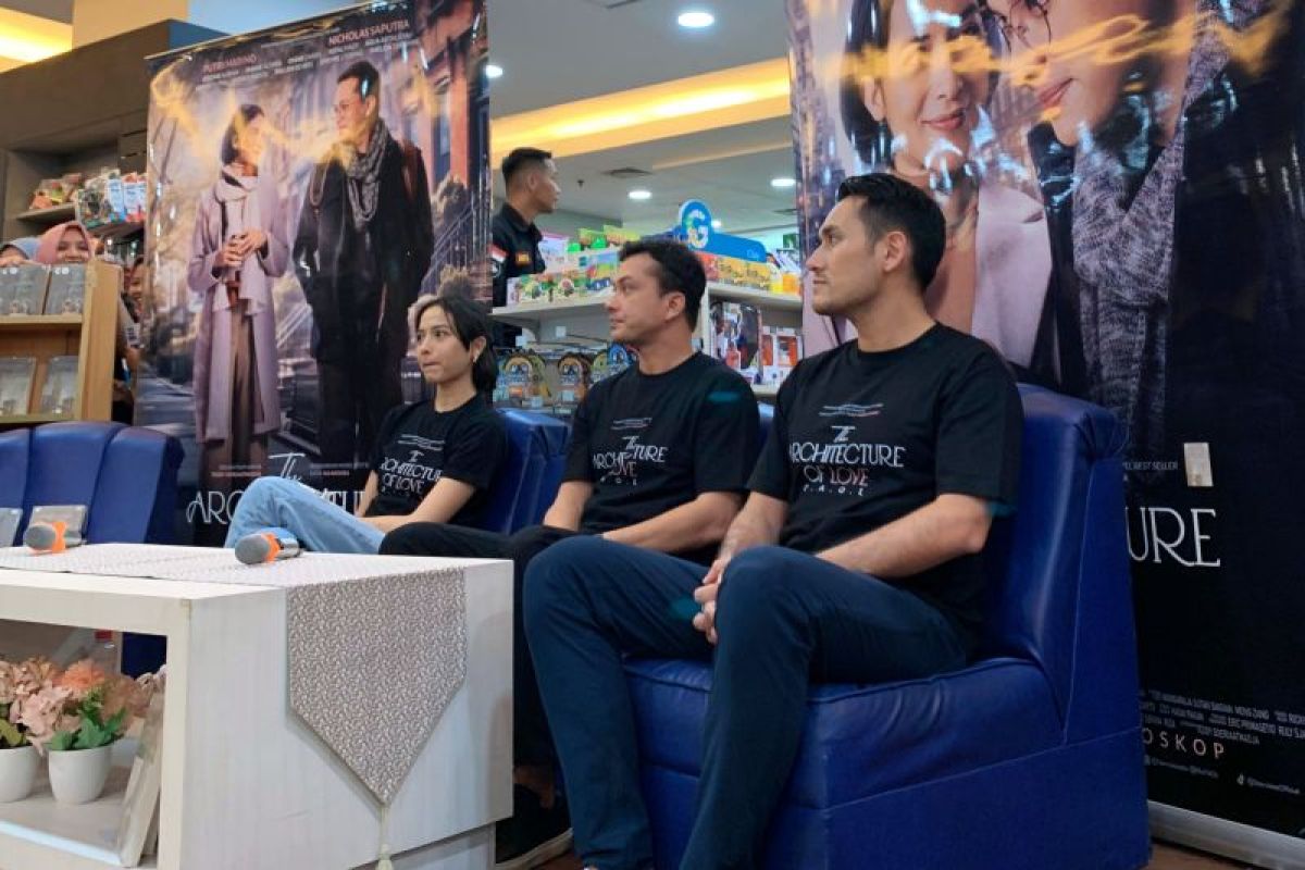 Nicholas Saputra bangga film Indonesia punya keragaman genre