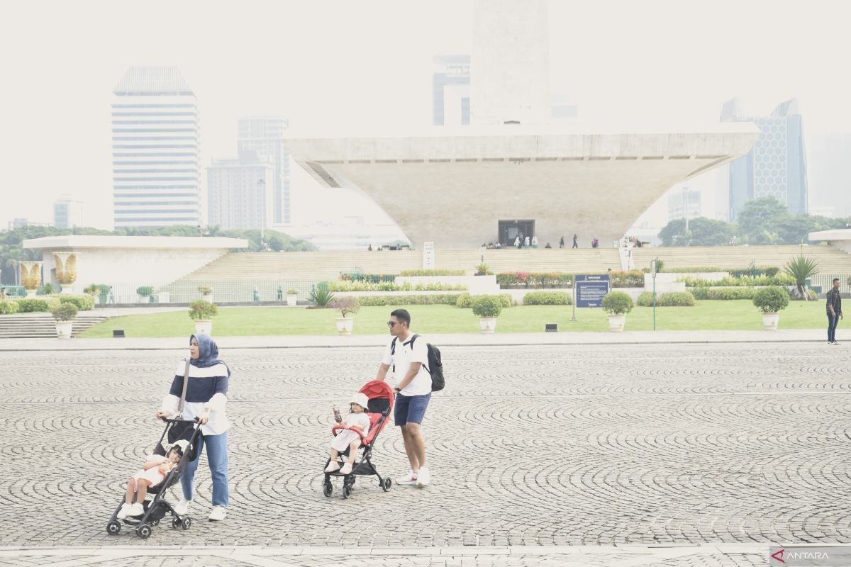 Minggu, Jakarta diprediksi cerah berawan