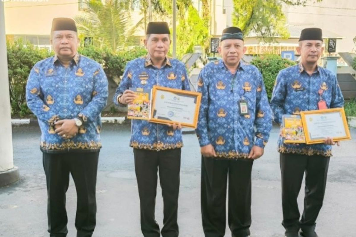 Pemkot Ambon terima penghargaan standar pelayanan minimal pendidikan