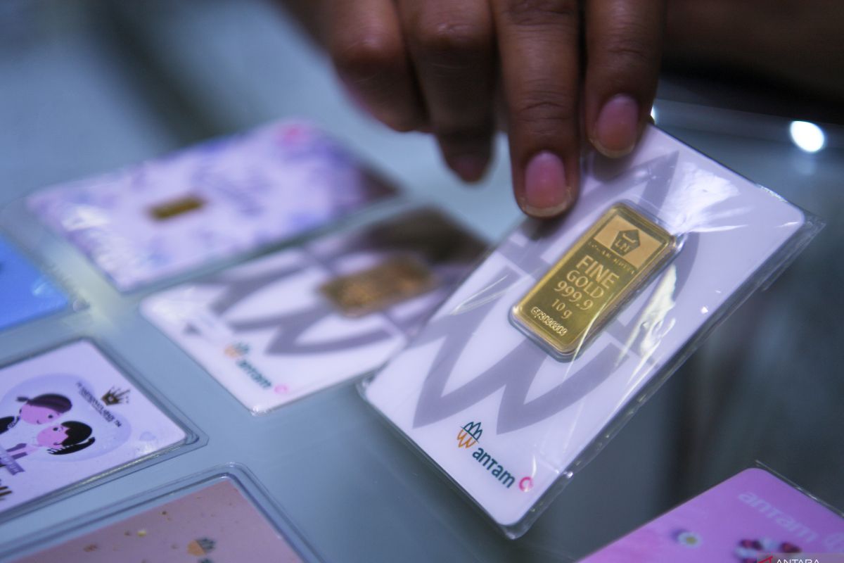 Harga emas Antamn Kamis pagi turun jadi Rp1,306 juta per gram