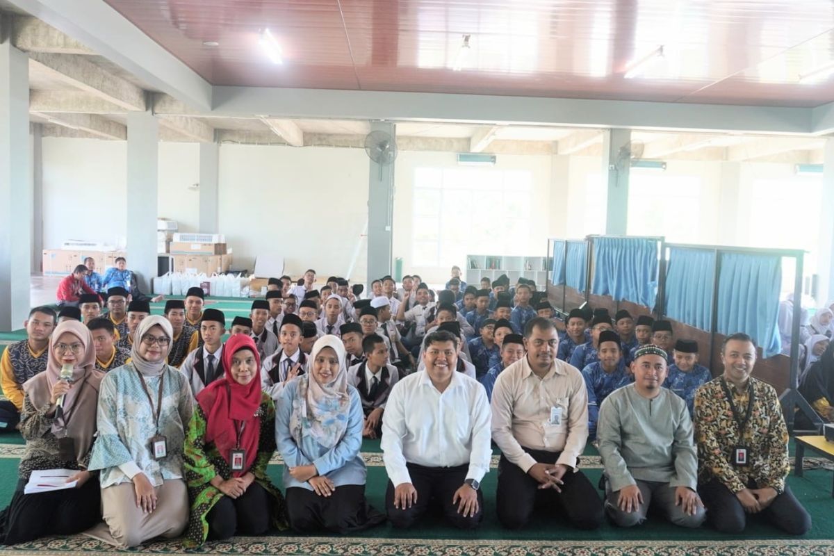 OJK Kepri edukasi keuangan syariah kepada santri