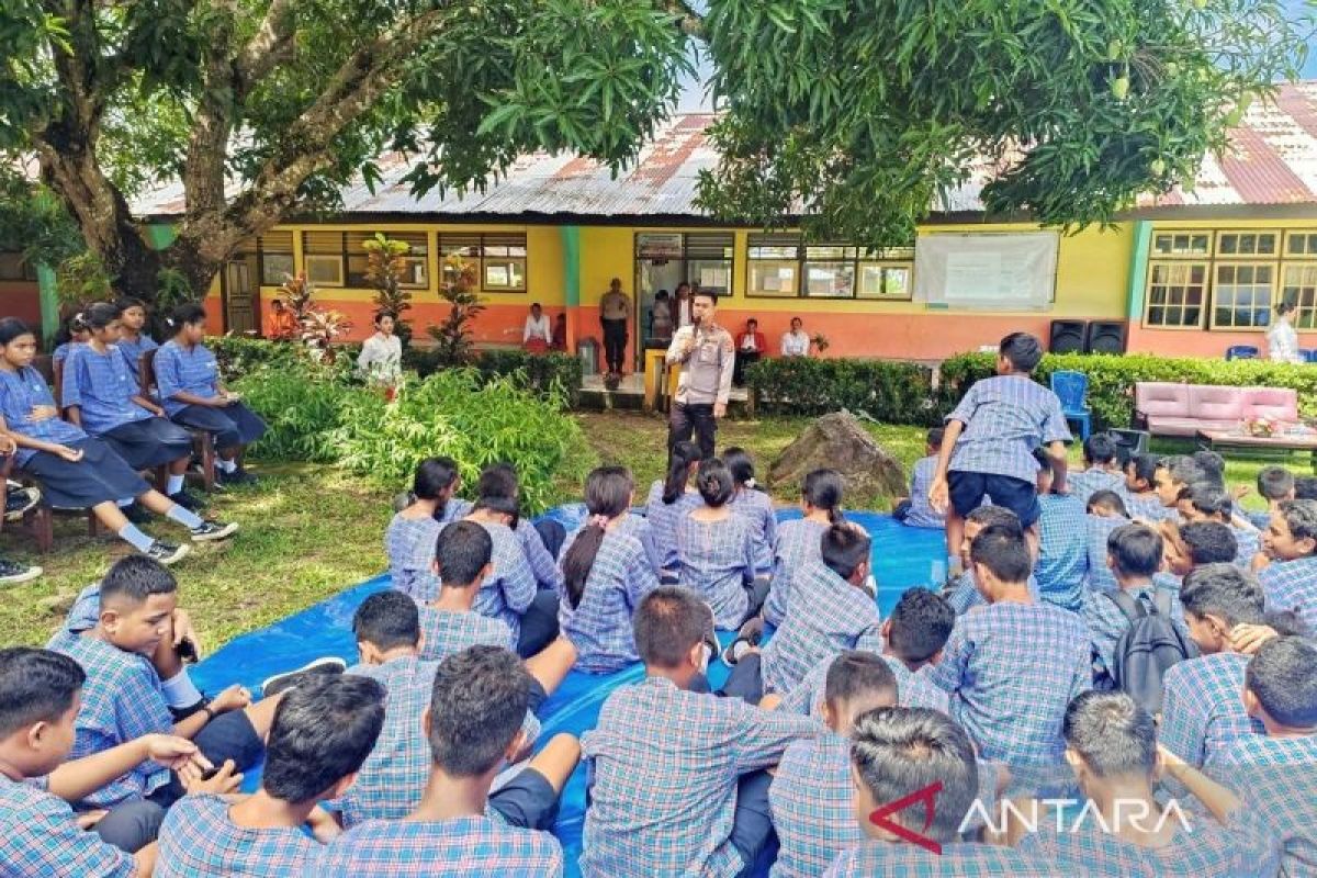 Polresta Ambon  edukasi pelajar SMP di momen Hardiknas 2024