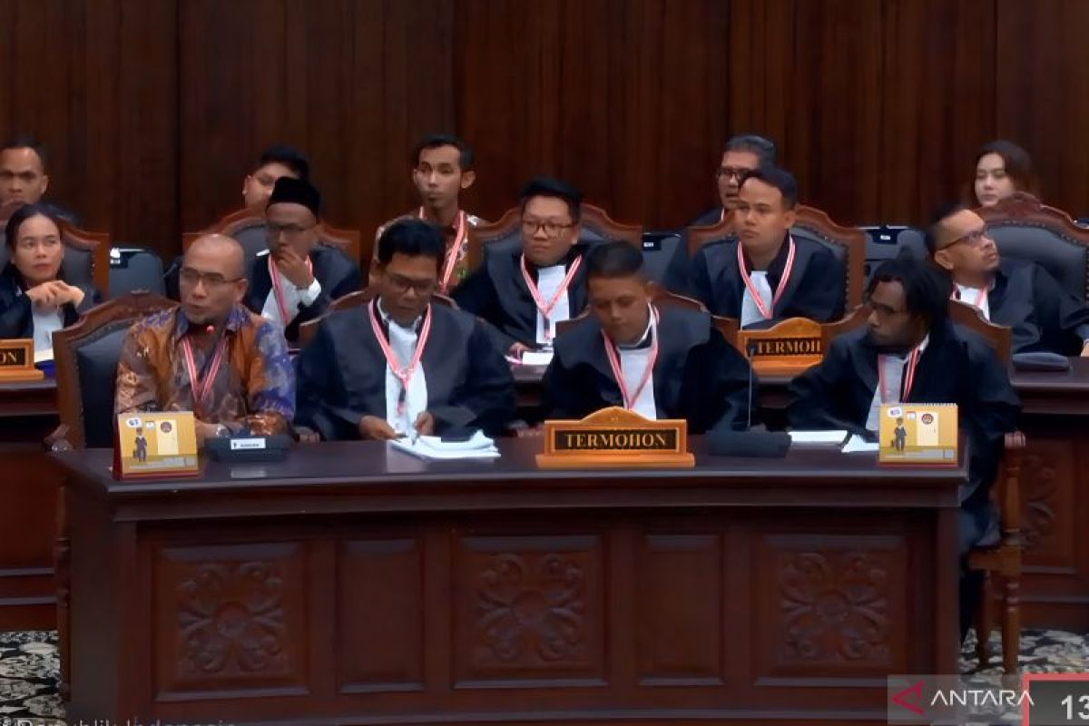 Ketua KPU RI izin tinggalkan sidang, ditegur Ketua MK