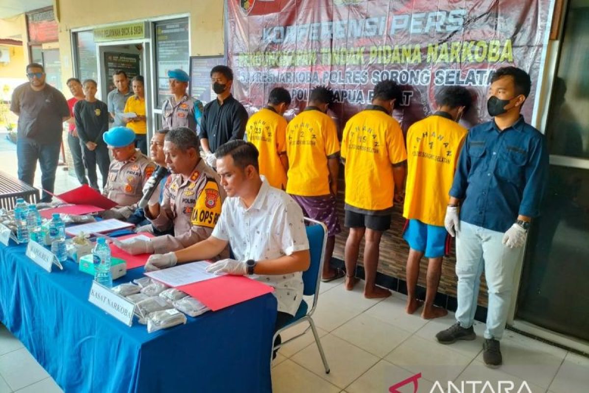 Polres Sorsel ringkus empat orang dan sita ganja seharga Rp200 juta