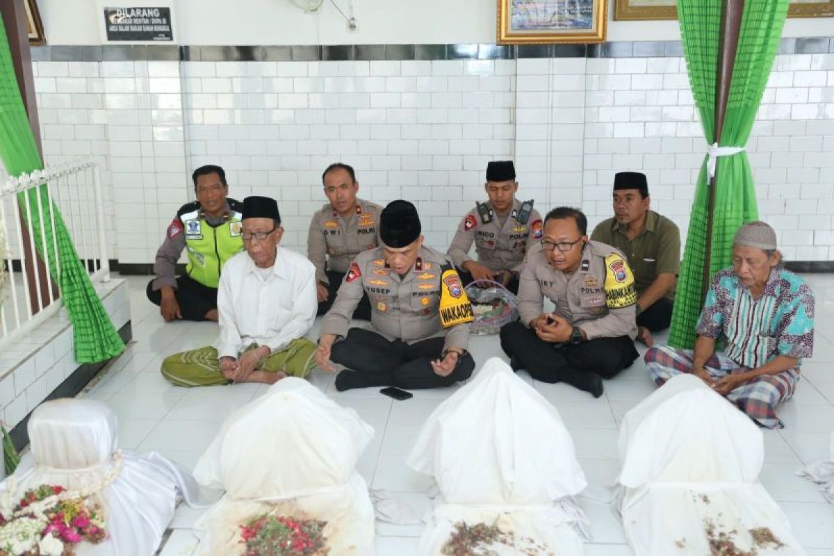 Wakapolda Jatim ziarah ke makam Sunan Bungkul