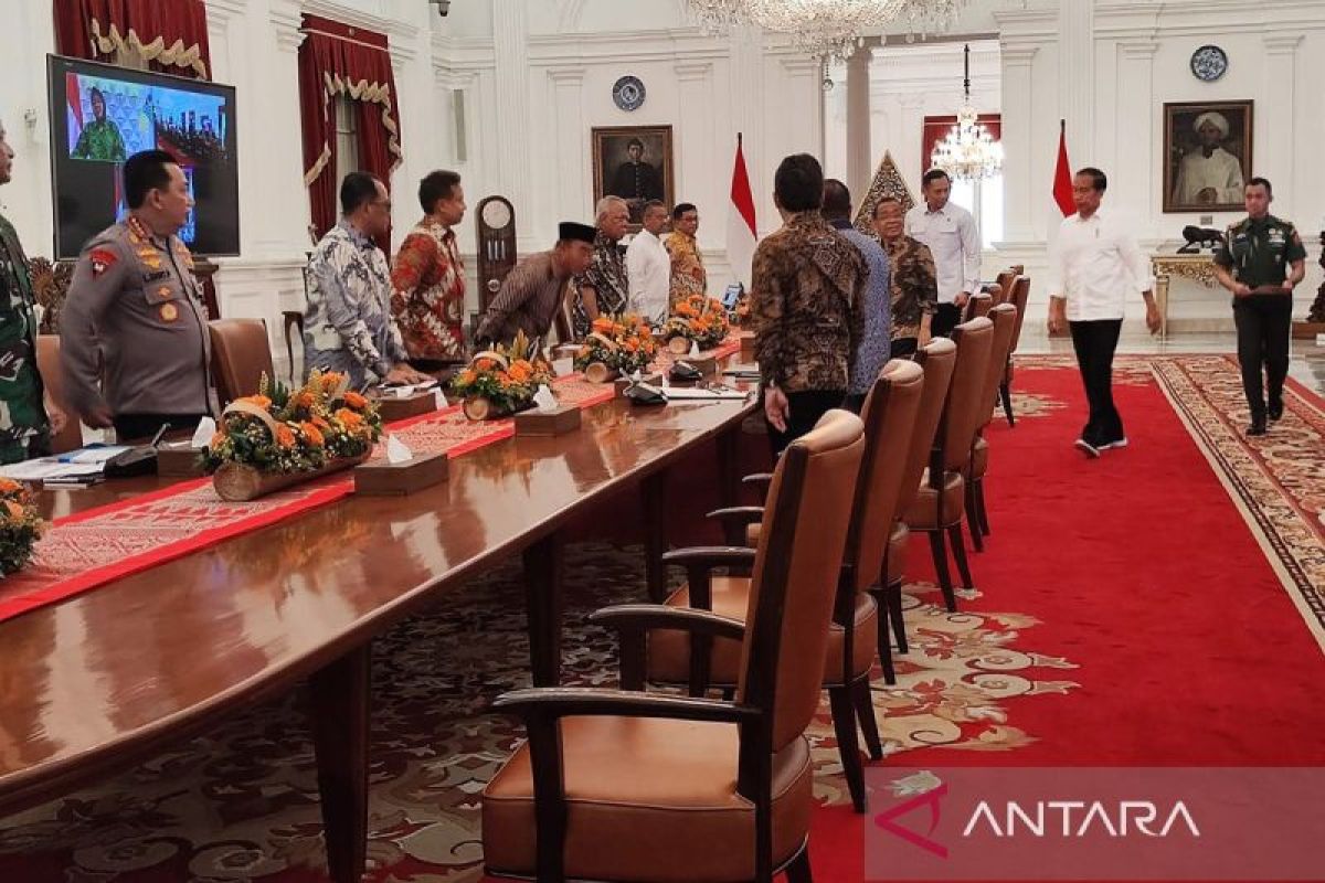 Presiden Jokowi pimpin ratas bahas relokasi korban erupsi Gunung Ruang