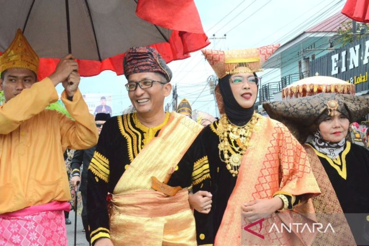 Hendri Septa Bergelar Datuak Alam Batuah Suku Caniago Sumagek