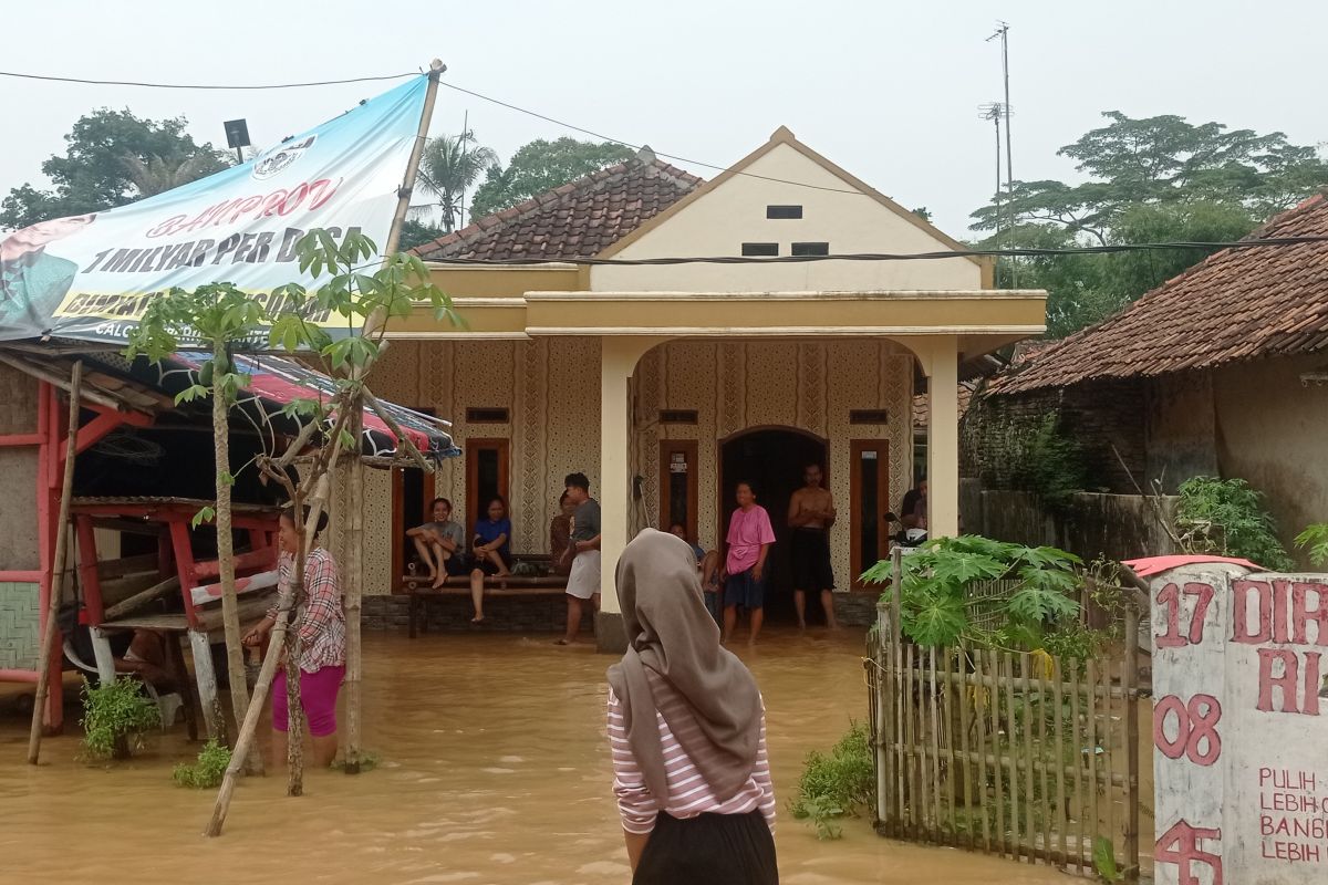 Dinkes Lebak buka posko pelayanan kesehatan warga korban banjir