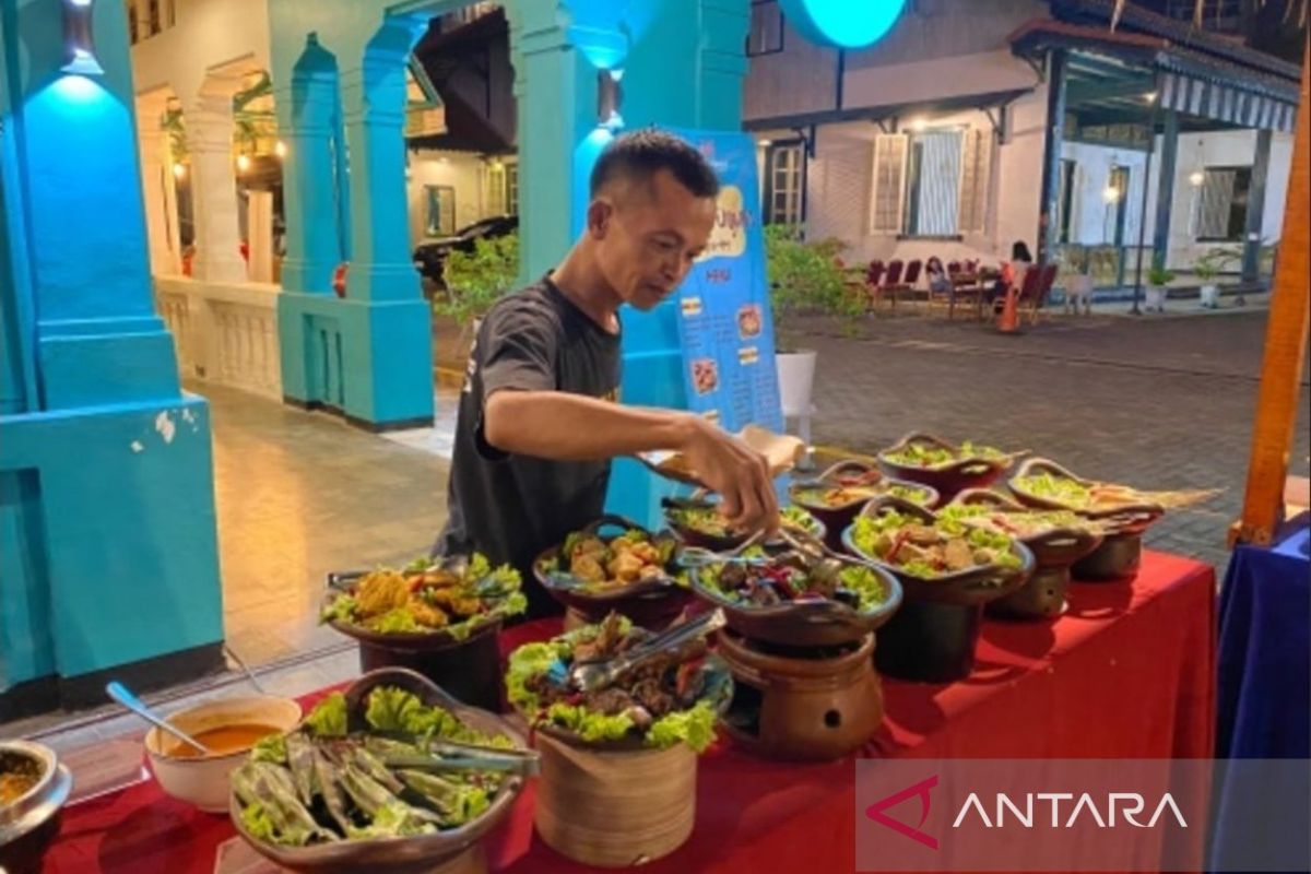 Omah Angkringan Swiss-Belhotel Pangkalpinang tawarkan menu mulai dari Rp3.000 - Rp15.000