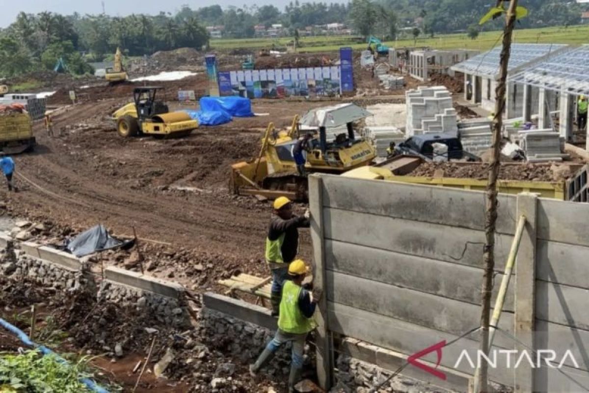 Govt preparing 301 instant homes for Mt. Ruang victims