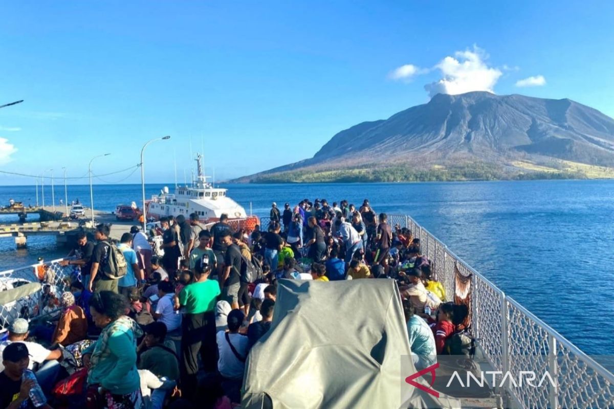 BNPB kerahkan taruna TNI AL bantu tangani dampak erupsi Gunung Ruang