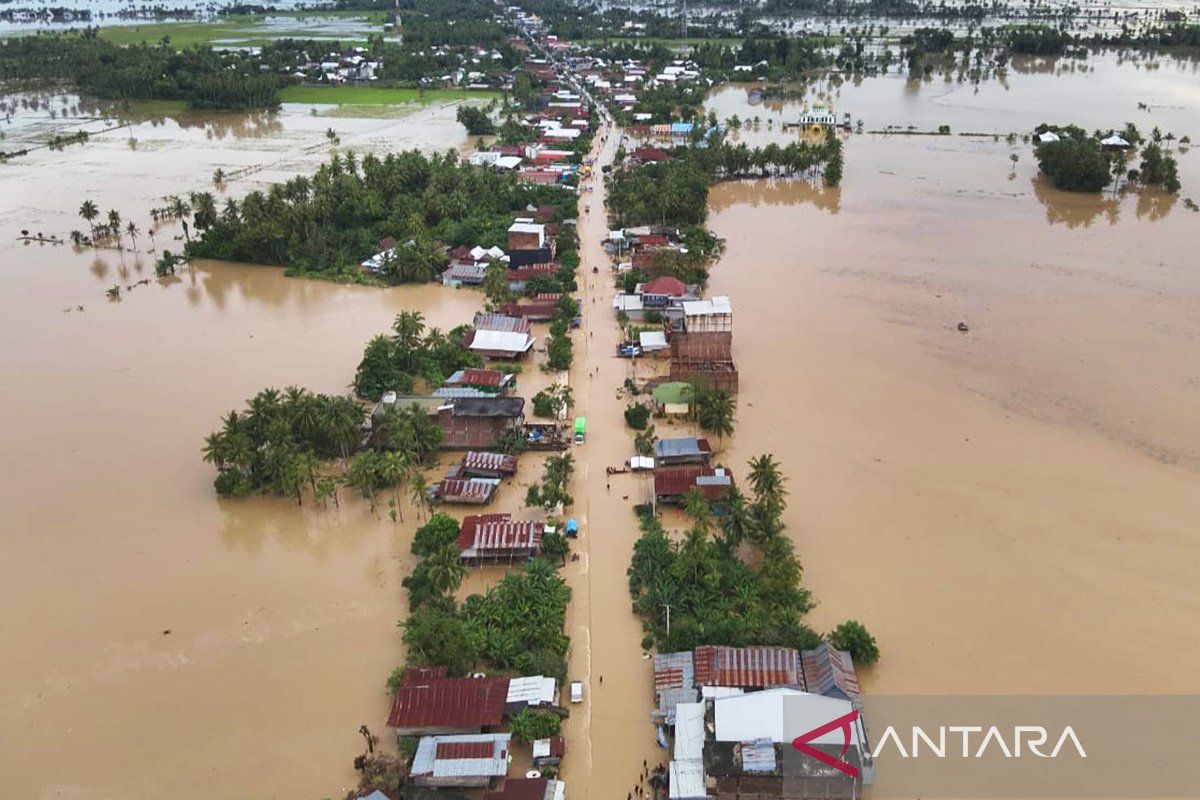 BPBD: Satu warga tewas, jembatan & rumah rusak akibat banjir di Sidrap