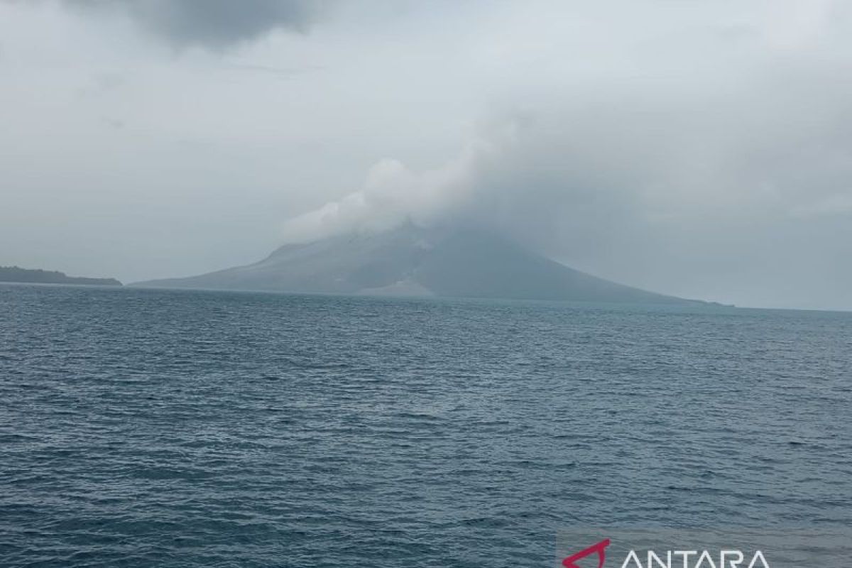 PVMBG sebut Gunung Ruang sudah lazim keluarkan awan panas