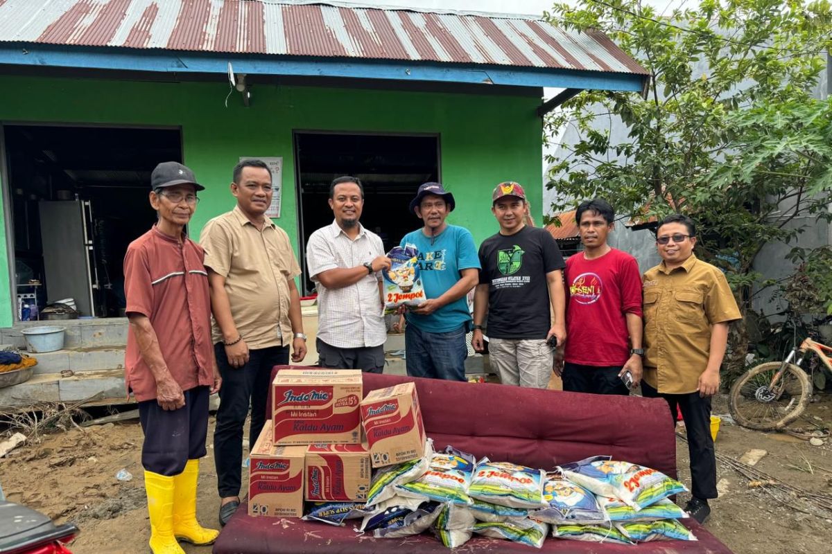 Mantan Gubernur Sulsel salurkan 60 ton beras untuk korban banjir Luwu