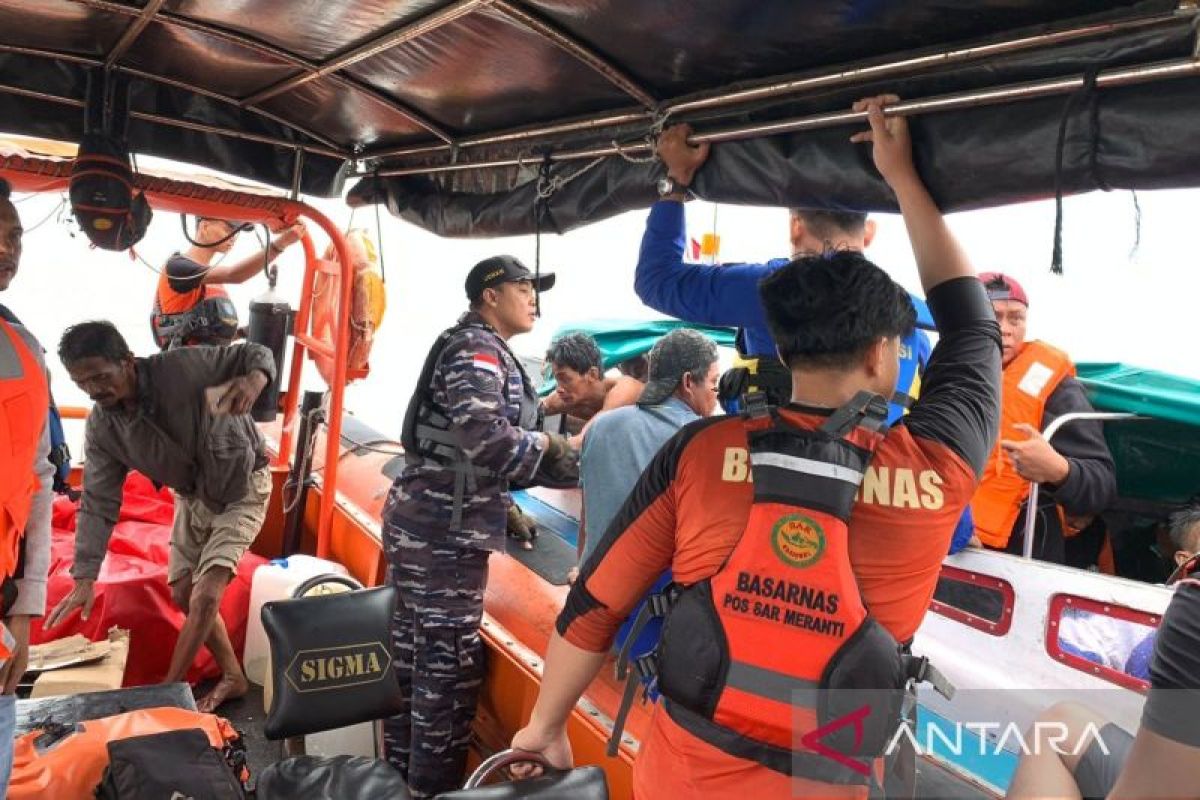Kapal sembako milik pengusaha lintas batas di Selatpanjang karam