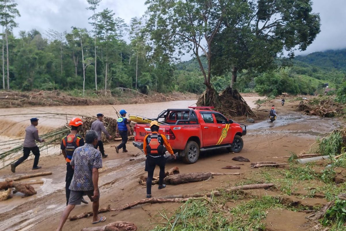Basarnas sebut korban jiwa bencana banjir di Luwu menjadi 10 orang