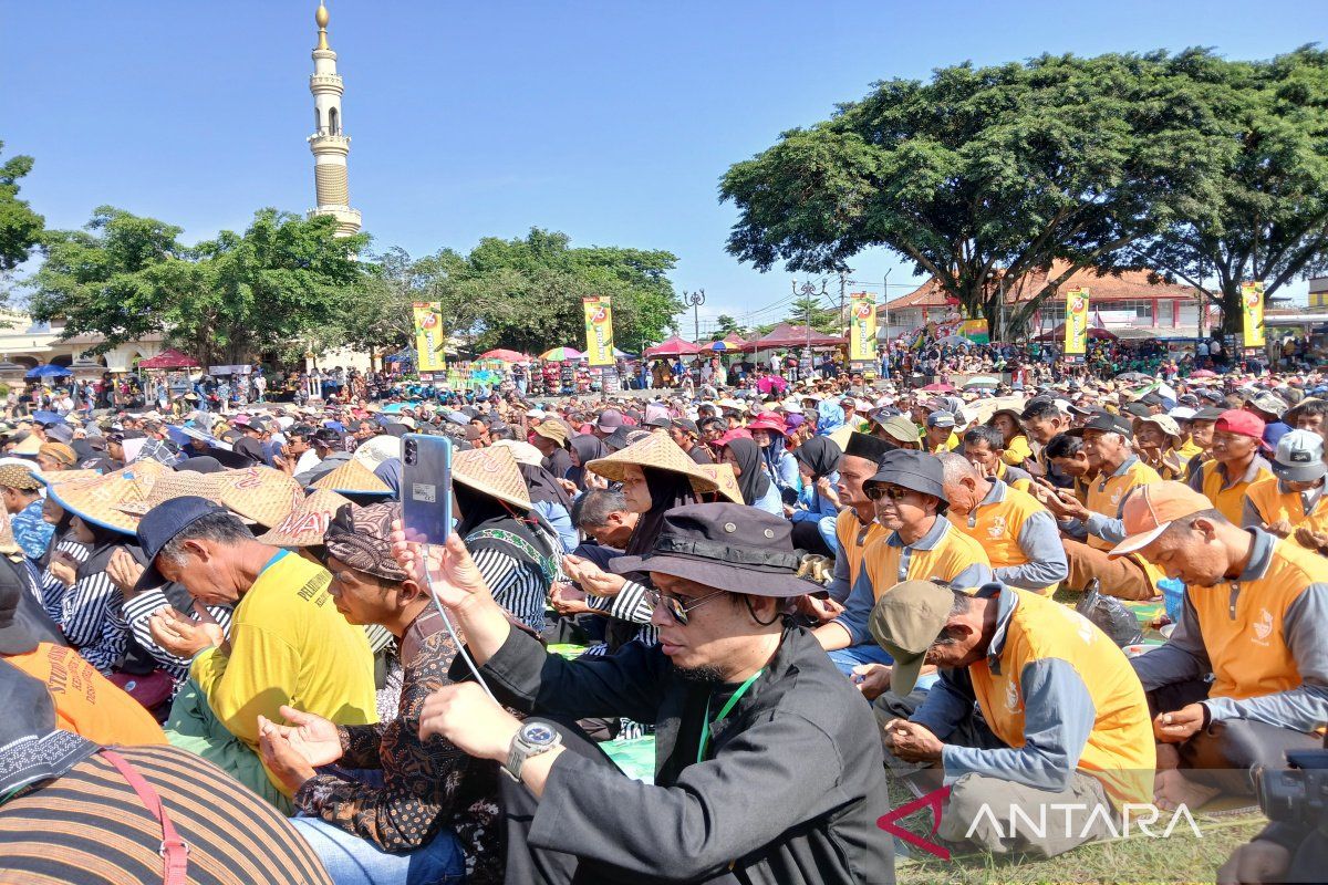 Ribuan petani Temanggung ikuti wiwit tanam tembakau 