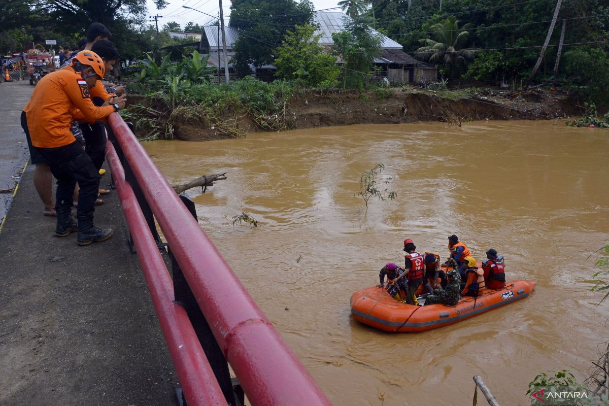 Kemarin, pencarian korban banjir Luwu hingga imbauan soal kuota haji