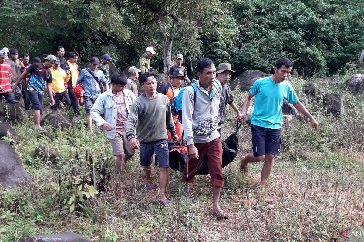 Basarnas temukan jasad warga jatuh ke jurang di Lahat