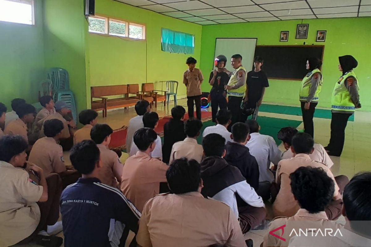 Polisi Bangka Barat giatkan penyuluhan hukum di sekolah
