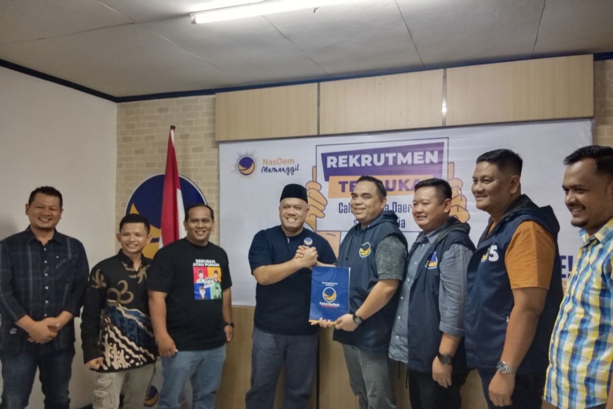 Diiringi relawan, Yopi Arianto daftar Bakal Calon Gubernur Riau ke NasDem