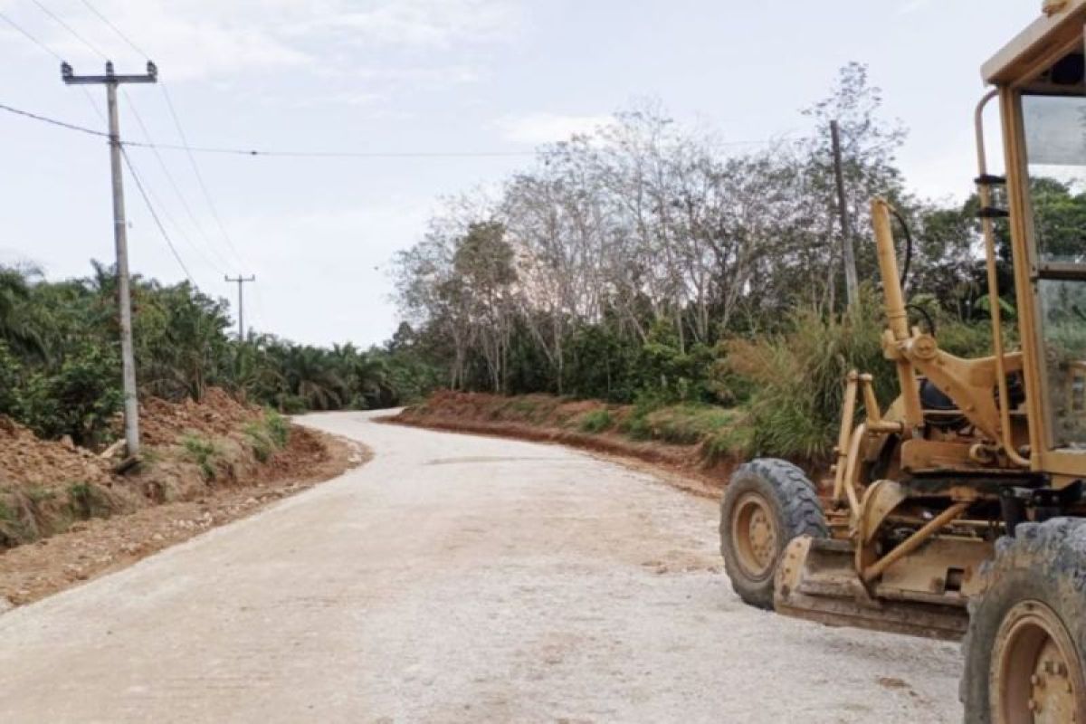 Dinas PUPR-PKPP Riau rampungkan perbaikan jalan 1,2 km agar berfungsi
