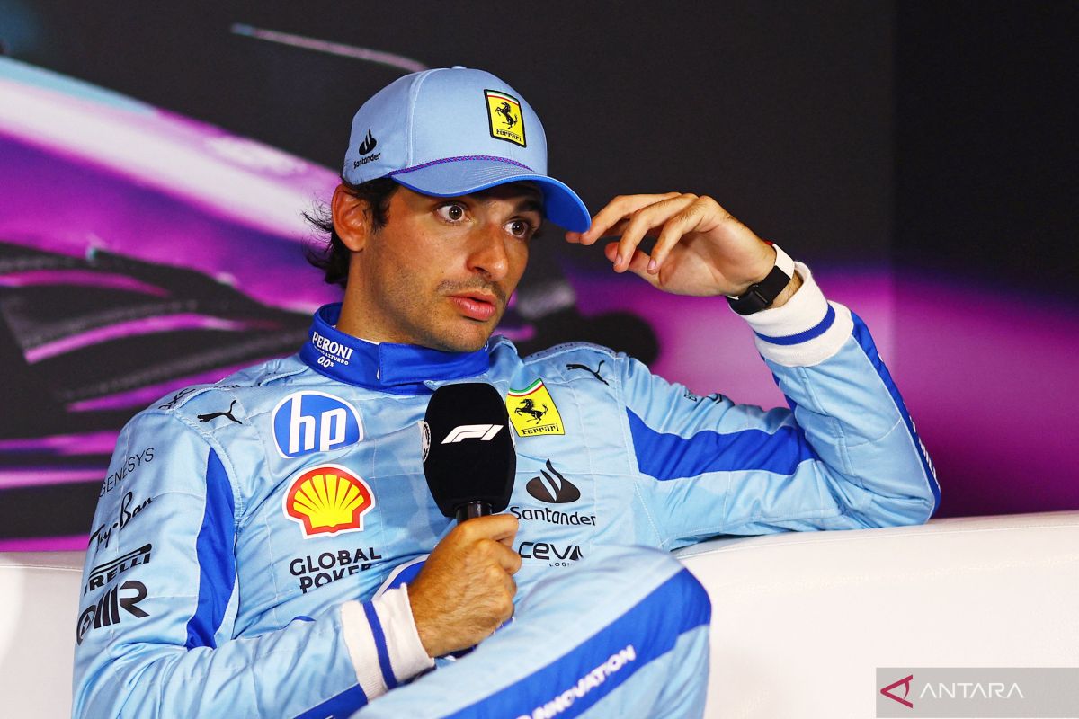 Pembalap Wolff respons Sainz gabung Mercedes