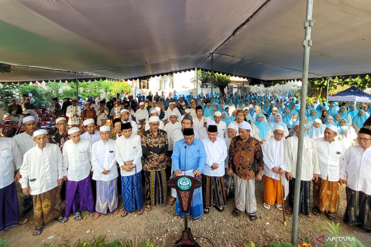 Seratusan pengasuh pesantren di Situbondo deklarasi dukung Karna Suswandi-Khoirani maju Pilkada