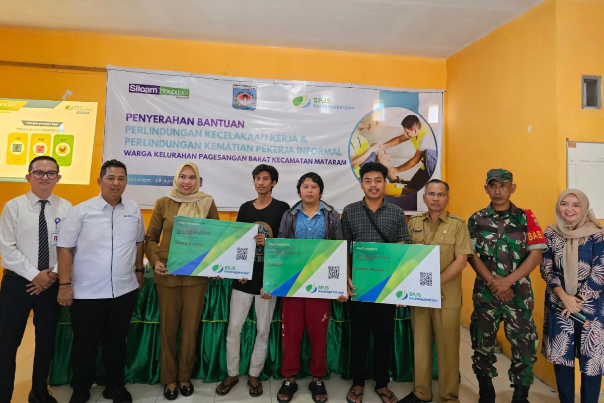 RS Siloam bersama Disnaker Mataram salurkan CSR jaminan sosial ketenagakerjaan