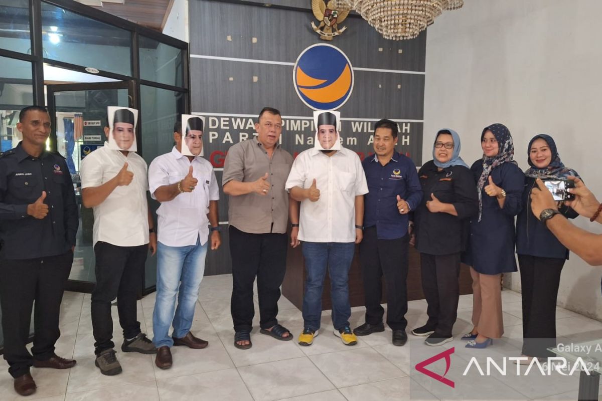 Tiga pria bertopeng daftarkan toke Awie untuk Pilkada Banda Aceh ke NasDem