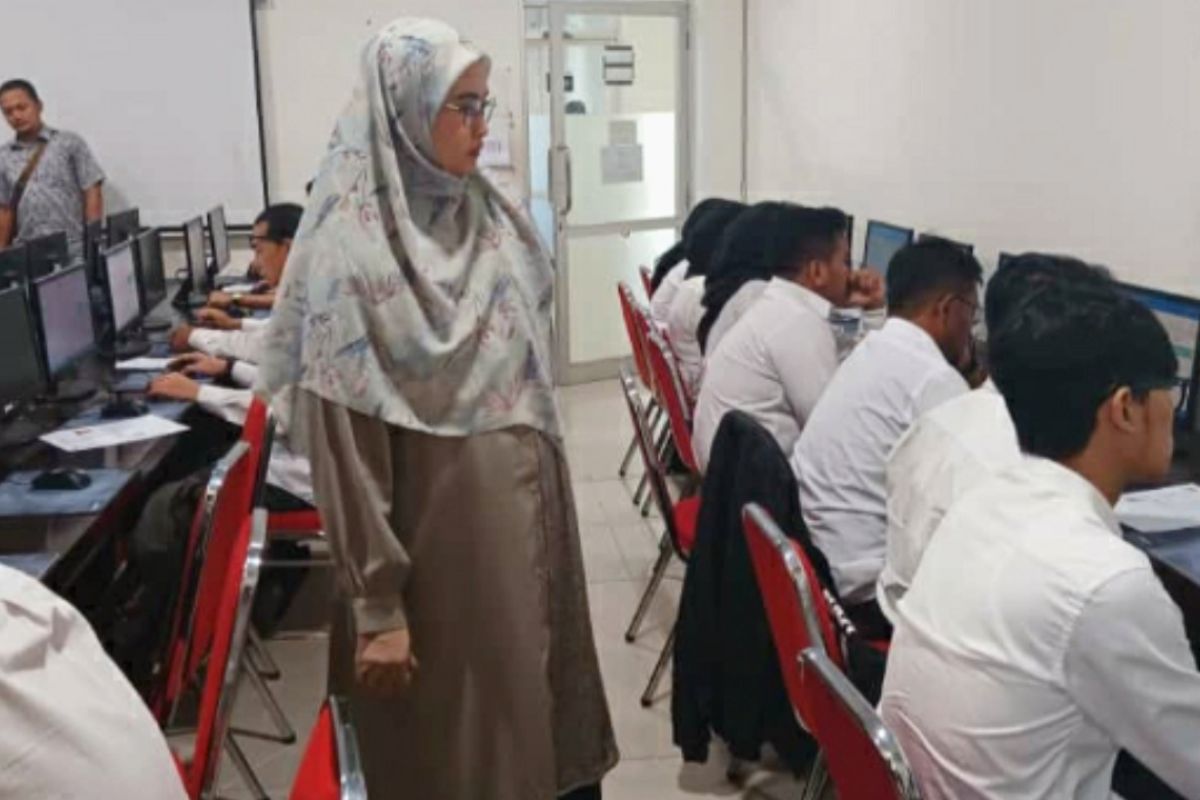 468 peserta ikuti tes tulis calon anggota PPK untuk Pilkada 2024 di Karawang