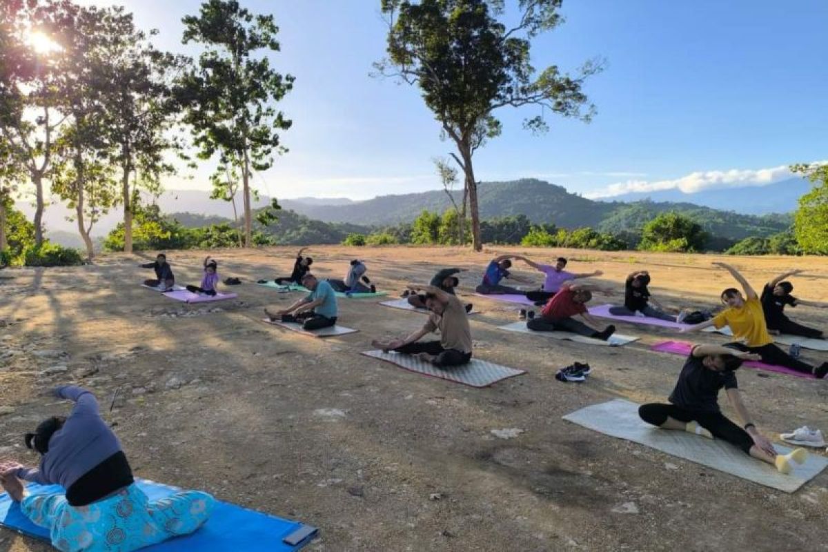 Frans Teguh sebut yoga-meditasi aktivitas baru di Parapuar Labuan Bajo