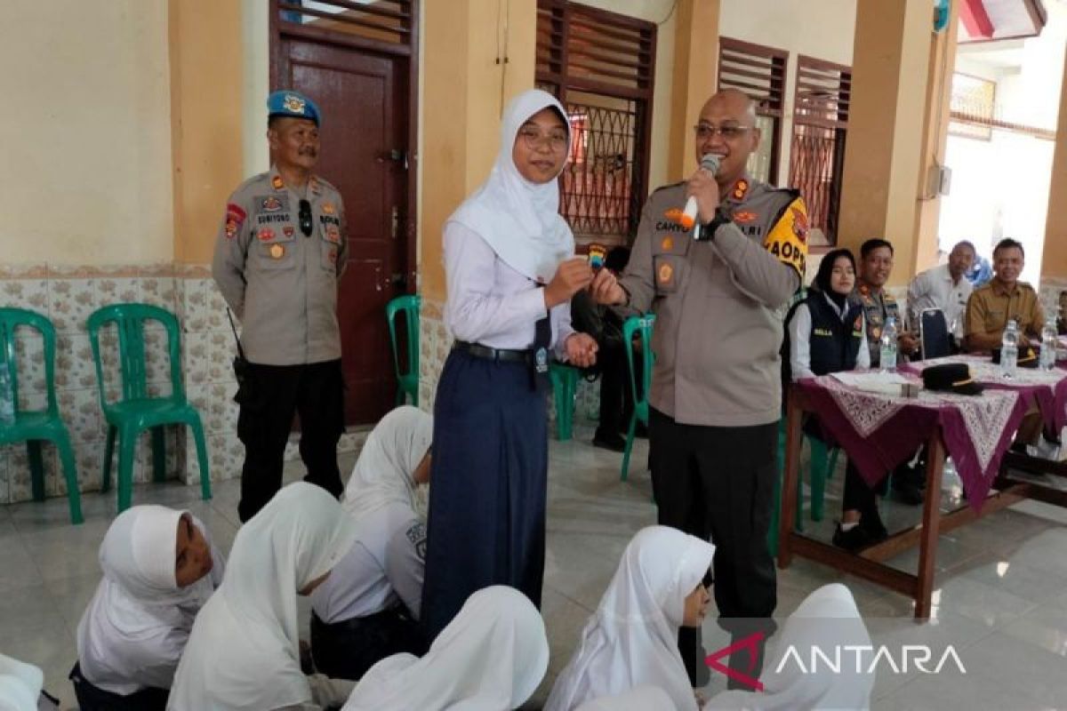 Polres Batang  tanamkan optimisme pelajar sebagai generasi bangsa