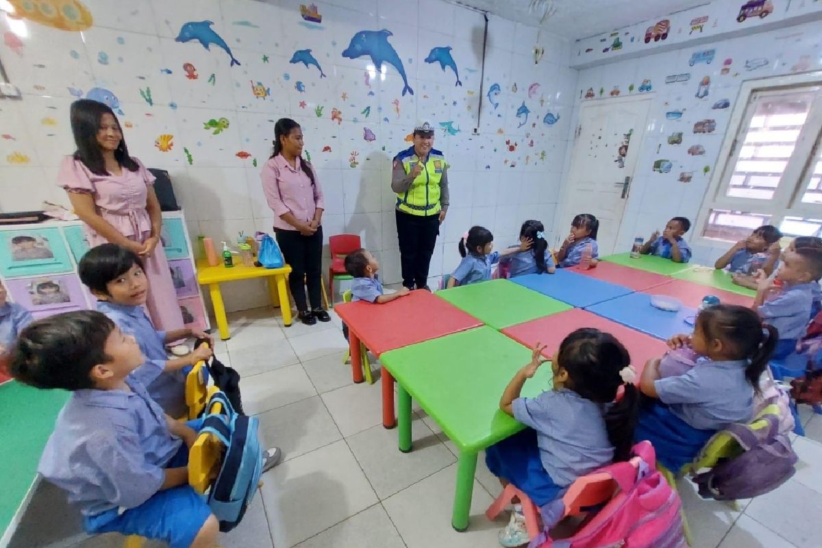 Polres Belawan kampanye 'Polisi Sahabat Anak' dengan murid TK