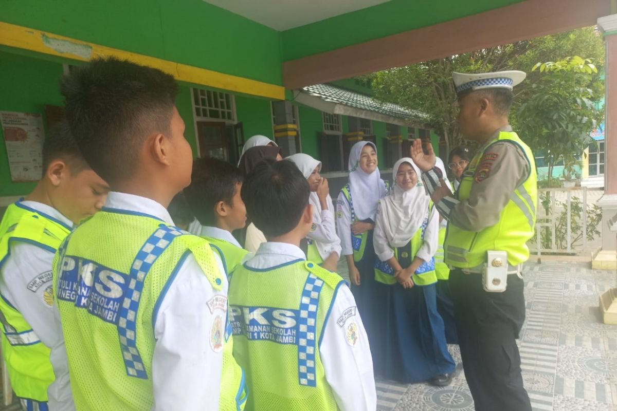 Polresta Jambi edukasi pelajar terkait keamanan lalu lintas