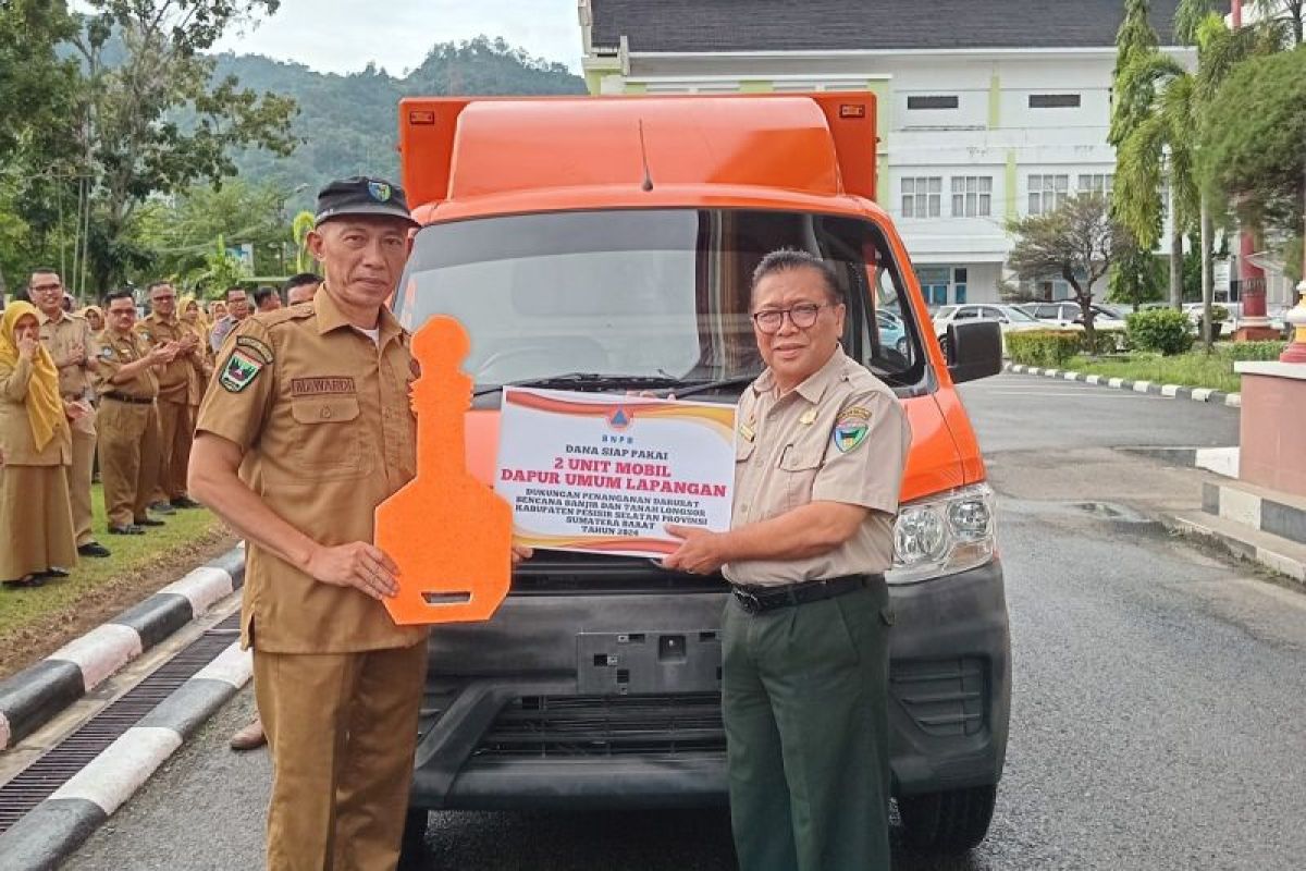BNPB bantu 2 unit kendaraan dapur umum untuk korban banjir dan tanah longsor Pesisir Selatan