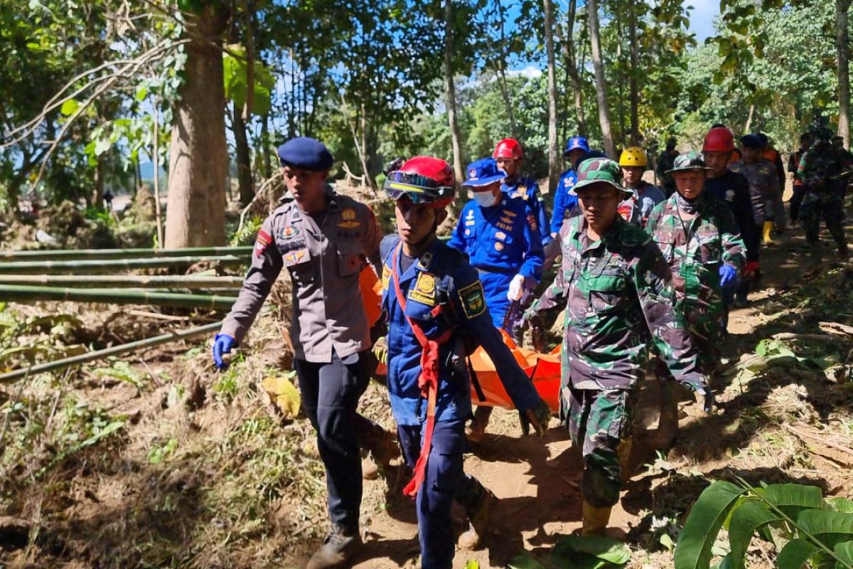 Basarnas: Korban bencana banjir Luwu bertambah menjadi 13 orang