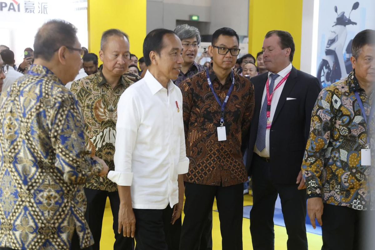 Kepada Presiden Jokowi, Dirut PLN paparkan kesiapan ekosistem kendaraan listrik