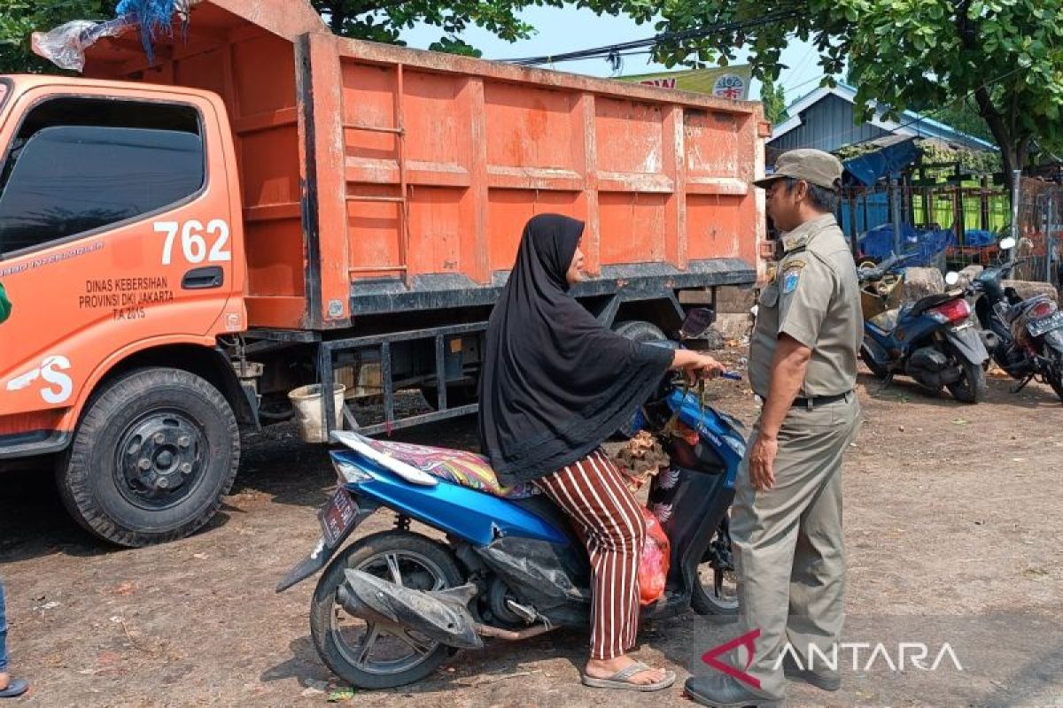 LH Jaksel tangkap pembuang sampah di depan lokasi binaan Pasar Minggu