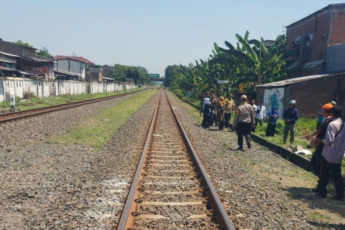 Sepeda motor terobos palang KA di Jalan Anjasmoro Semarang, satu tewas