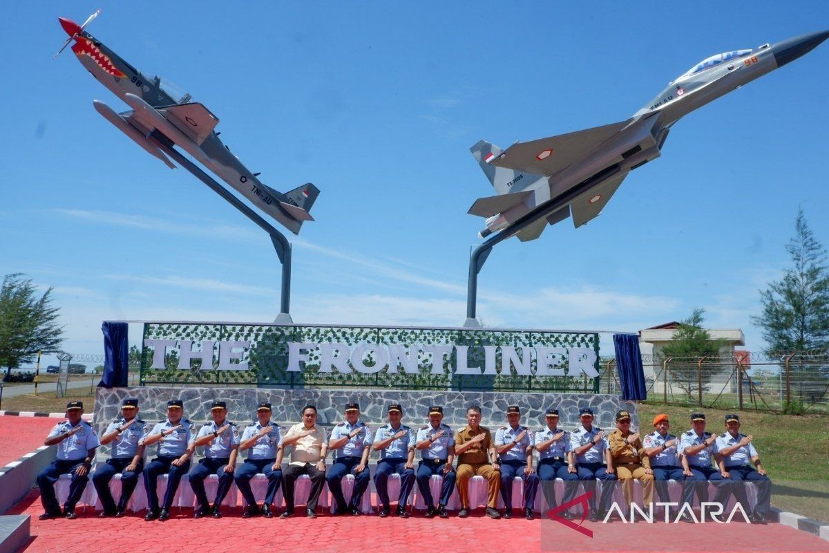 KSAU Marsekal TNI M Tonny Harjono resmikan tugu pesawat Lanud RSA Natuna