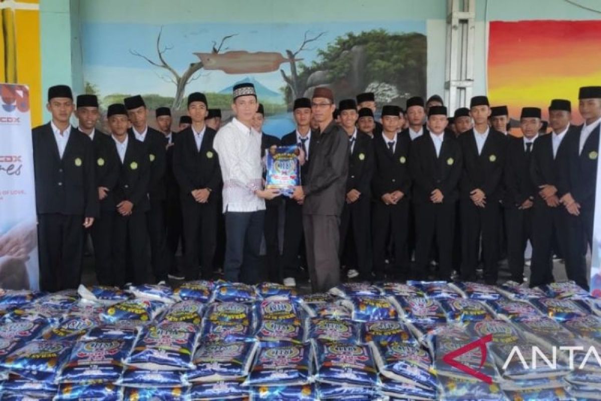 ICDX Group Bangka Belitung bagikan 400 paket beras untuk tingkatkan kesejahteraan