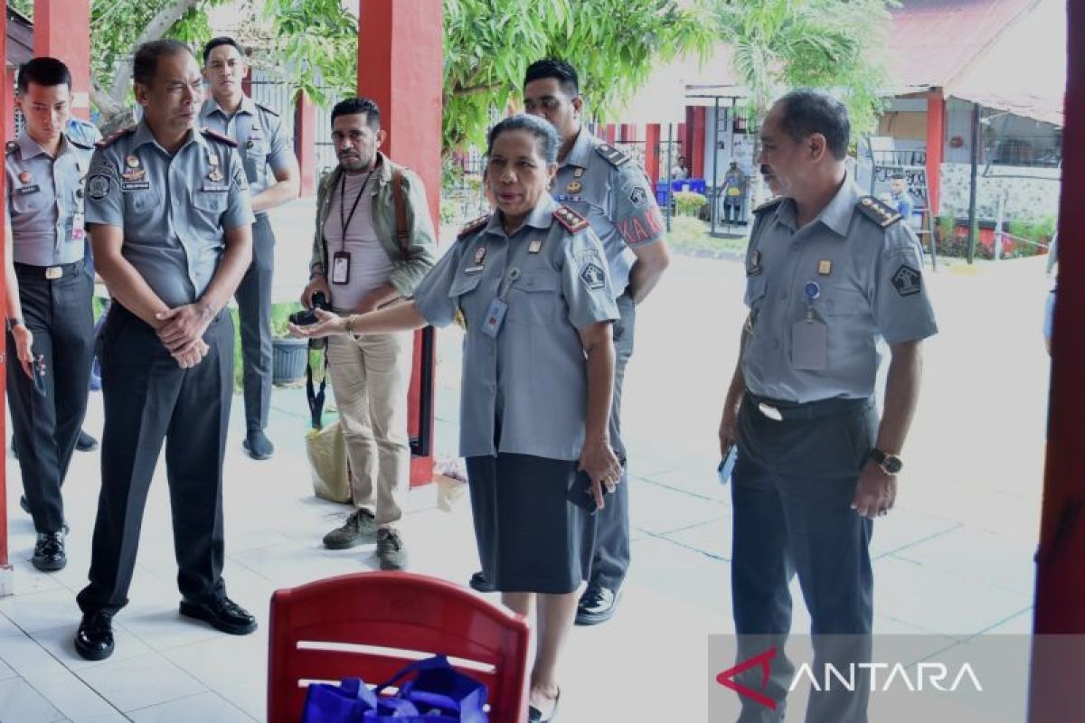Marciana Jone ingatkan jajaran Rutan Kupang bekerja profesional