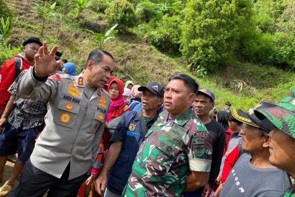 SAR gabungan evakuasi 208 warga terisolir dampak bencana di Luwu Sulsel