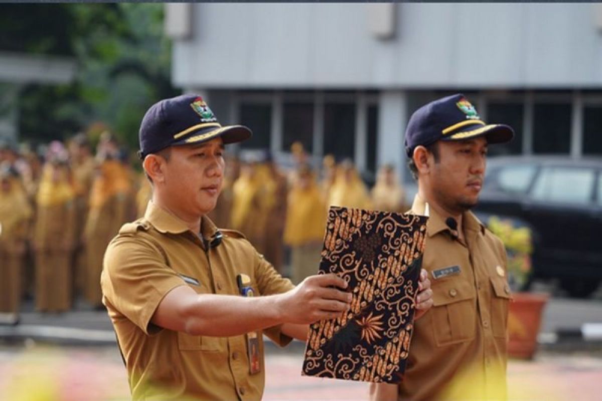 Pemkab Muara Enim gelar apel gabungan dan lepas ASN purna tugas