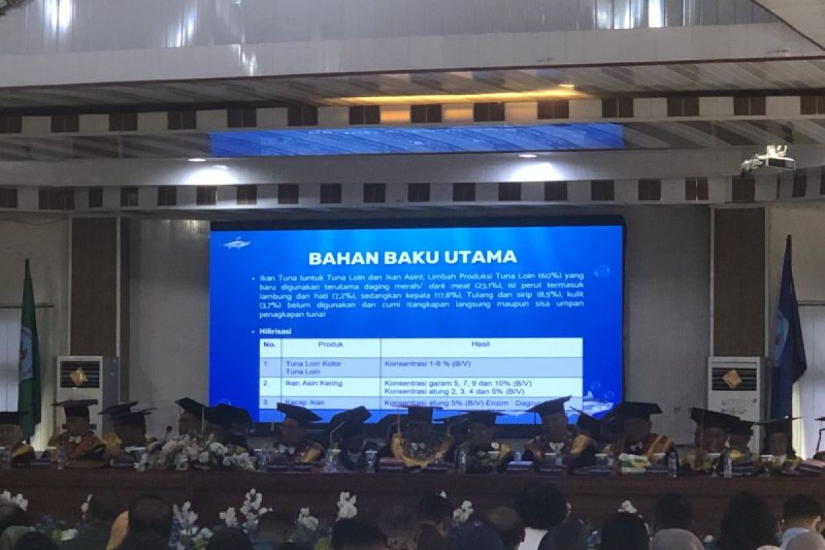 Dukung ekonomi biru, Guru besar Unpatti kembangkan teknologi pengawet perikanan alami